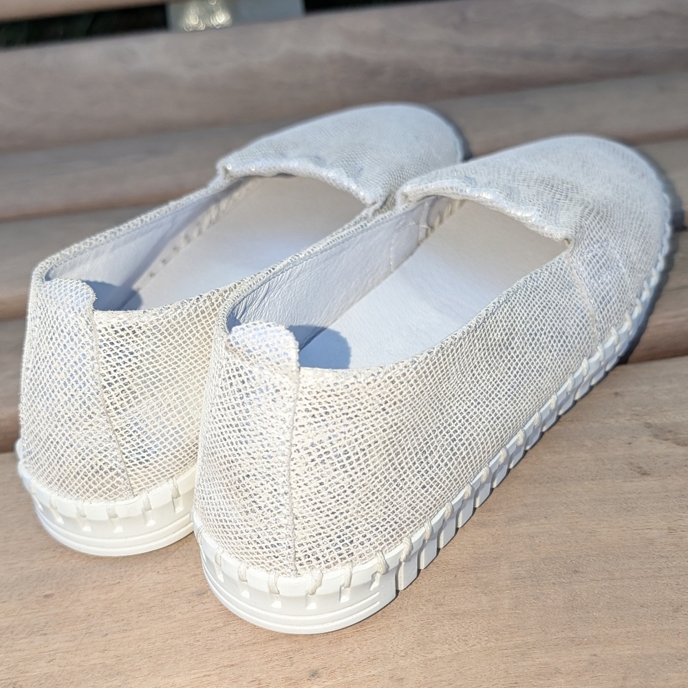 Eric Michael Yvette Leisure Flats in Silver sz 8 - Picture 6 of 11